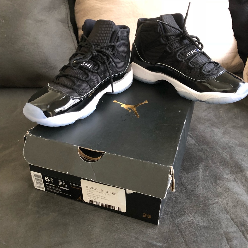 Jordan space jam 11